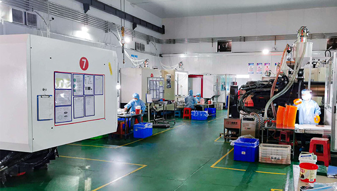 Food-container-production-workshop